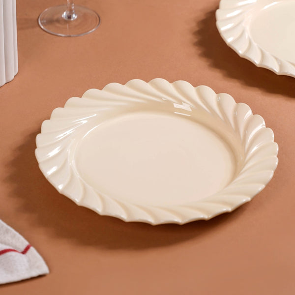 Set Of 4 Pleated Scallop Border Dinner Plates 11 Inch