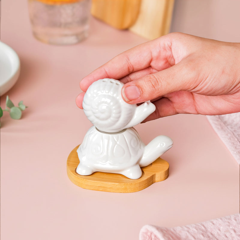 Snail And Tortoise Salt Pepper Shaker Set With Wooden Tray