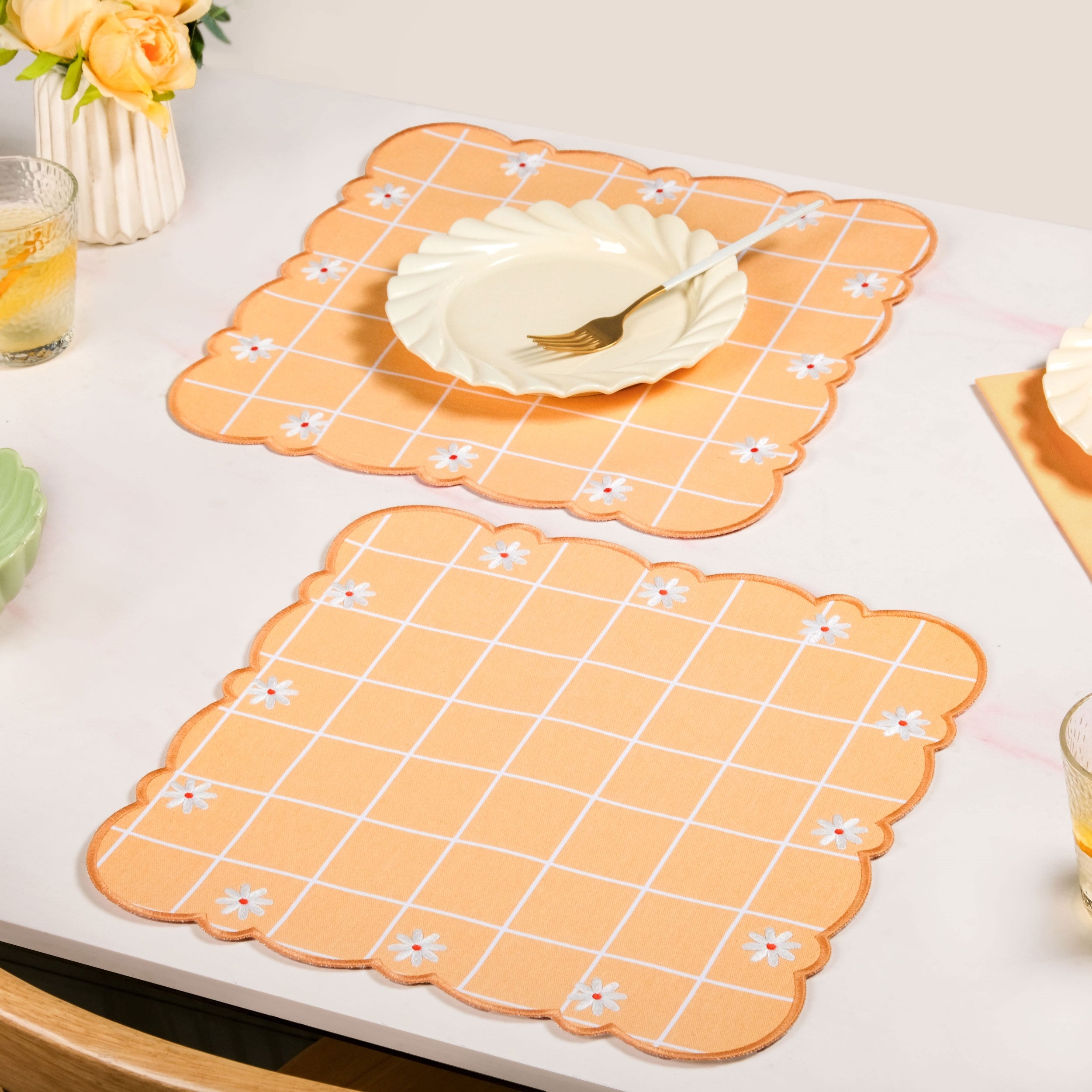 Daisy Cotton Embroidered Scallop Table Mat Set Of 6