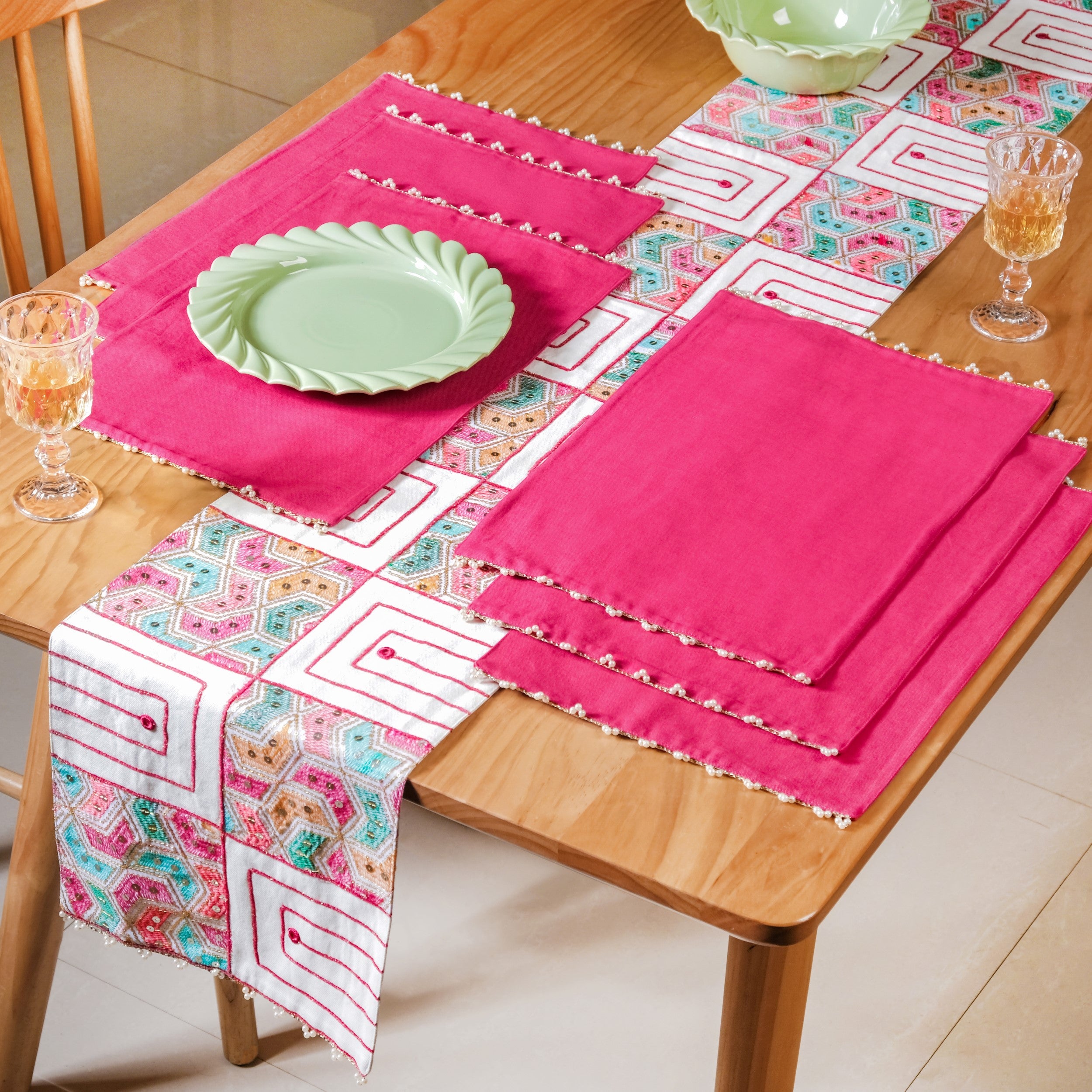 Set Of 7 Zari Embroidered Table Runner And Table Mats Online - Premium ...