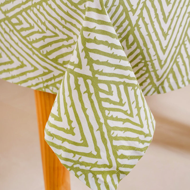 Valley Of Spring 6 Seater Table Cloth Green 217x168cm