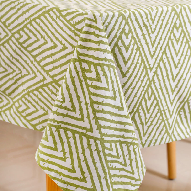 Valley Of Spring 8 Seater Table Cloth Green 282x160cm