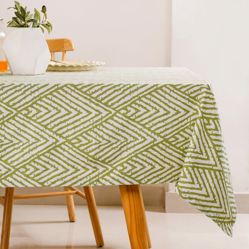 Valley Of Spring 8 Seater Table Cloth Green 282x160cm