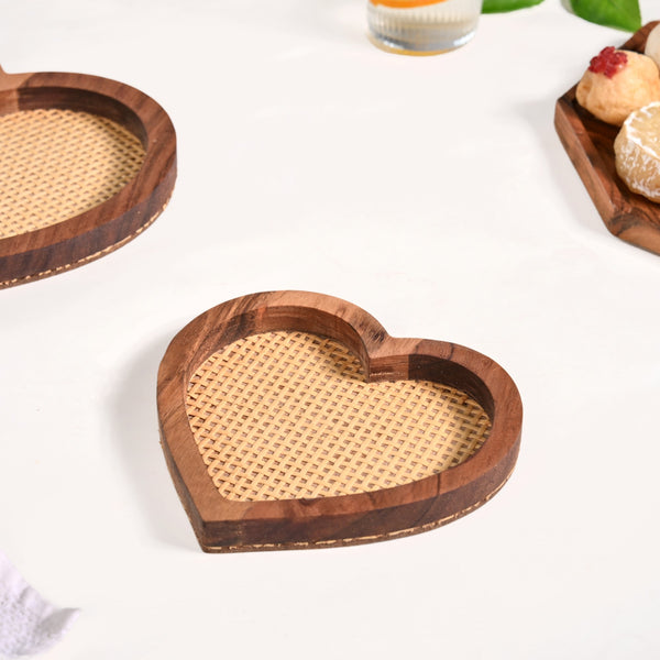 Set Of 2 Heart Wooden Platter With Organic Rattan Weave