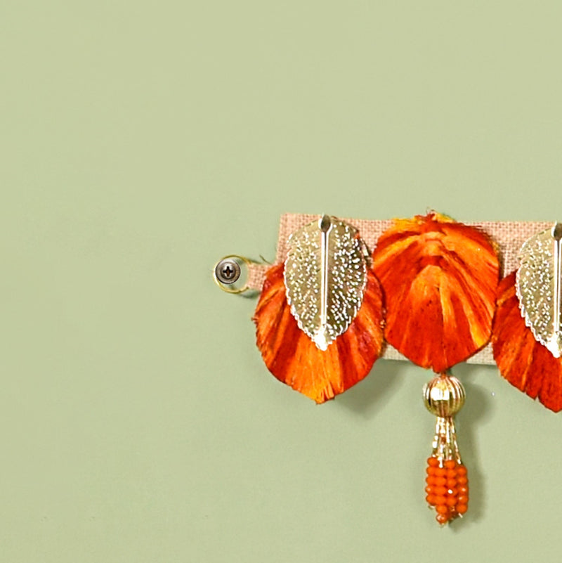 Metal Leaf Embellished Festive Wall Decor