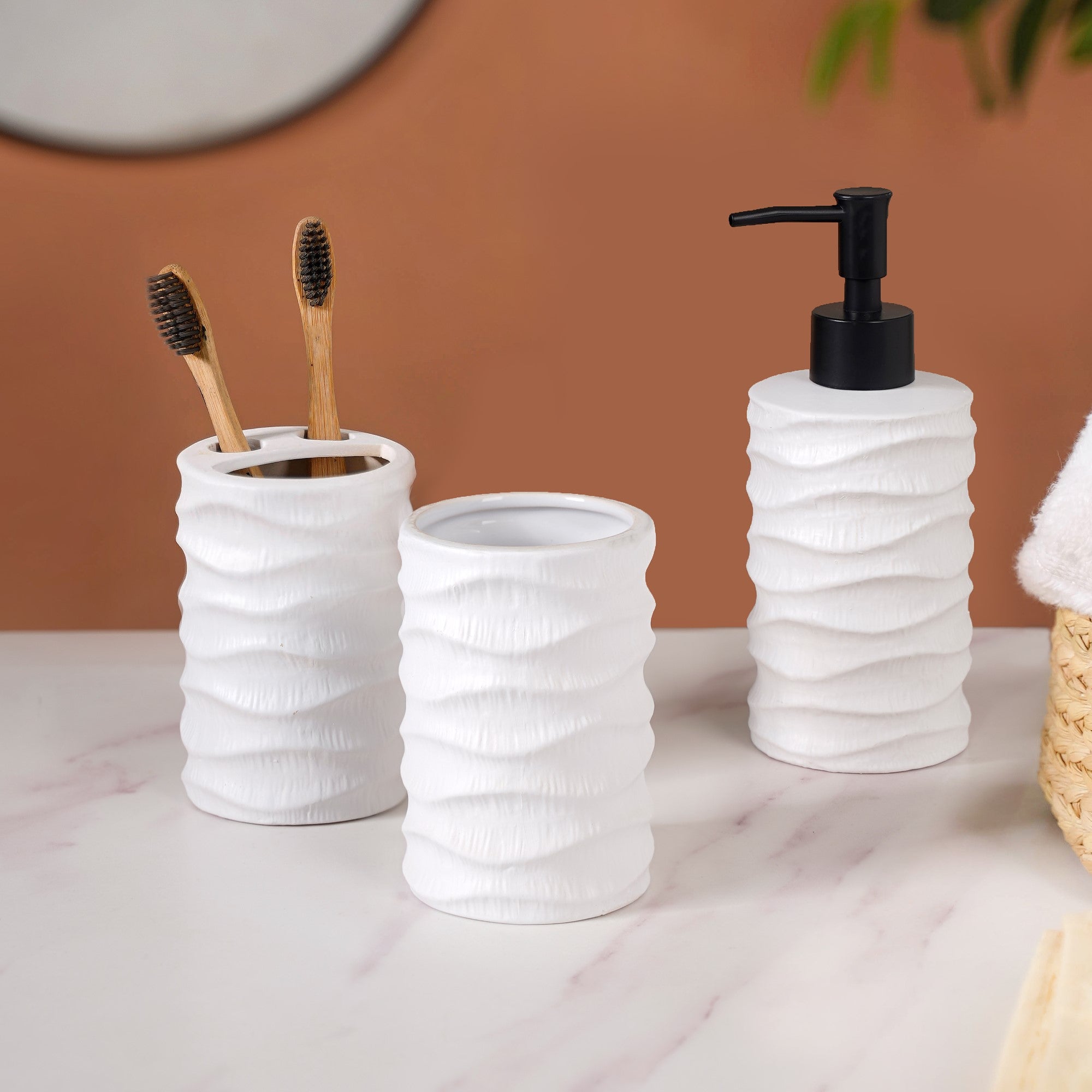 Ripple Design Bathroom Set Of 3 Matte White