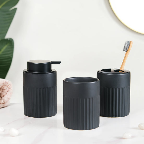 Chic Black Bathroom Accessories Set Of 3