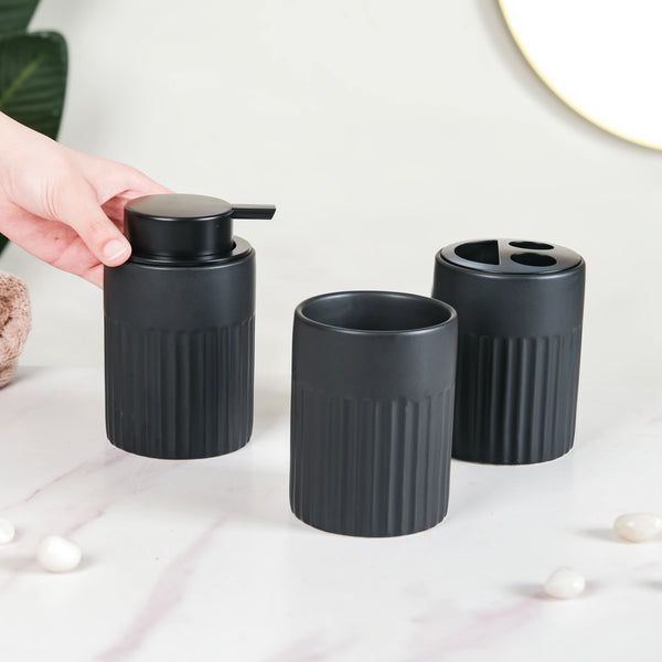 Chic Black Bathroom Accessories Set Of 3