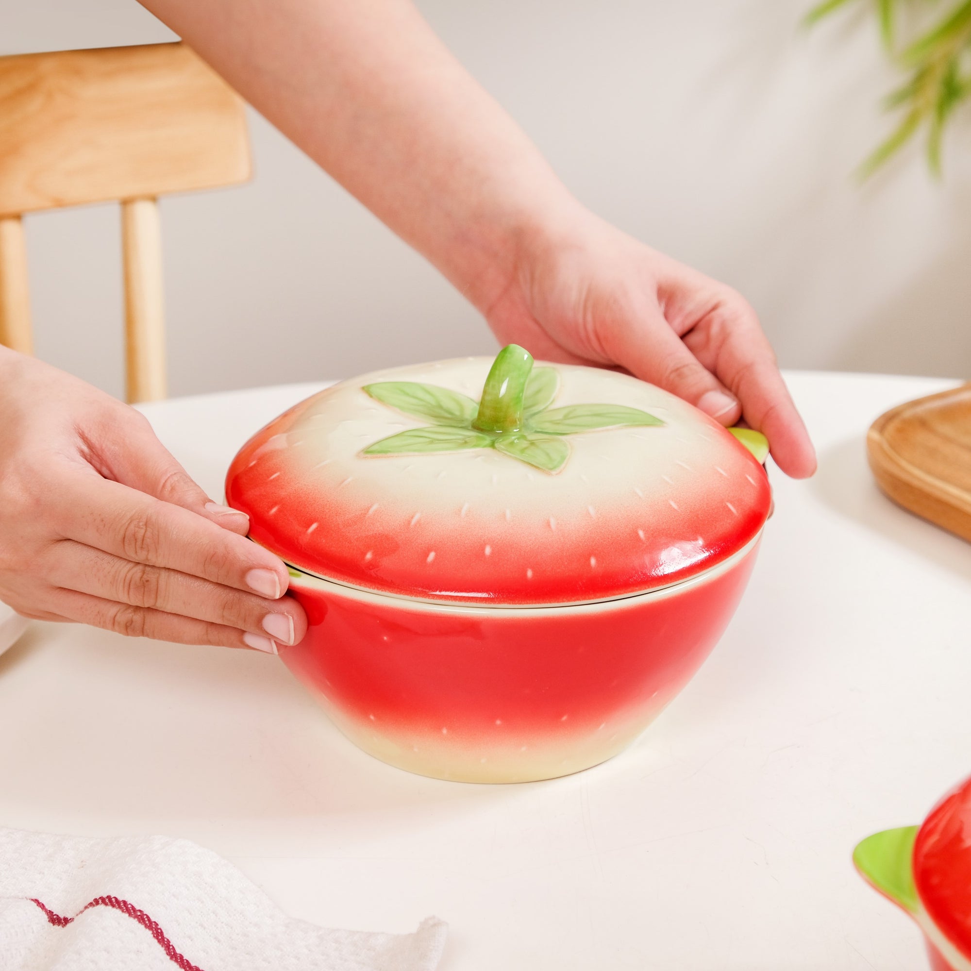 Strawberry Ceramic Serving Bowl With Lid 900ml Online Premium
