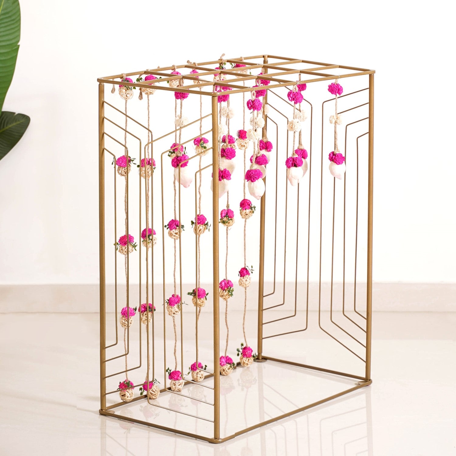 Box Frame Metal Backdrop With Floral Wall Hangings Online - Premium ...