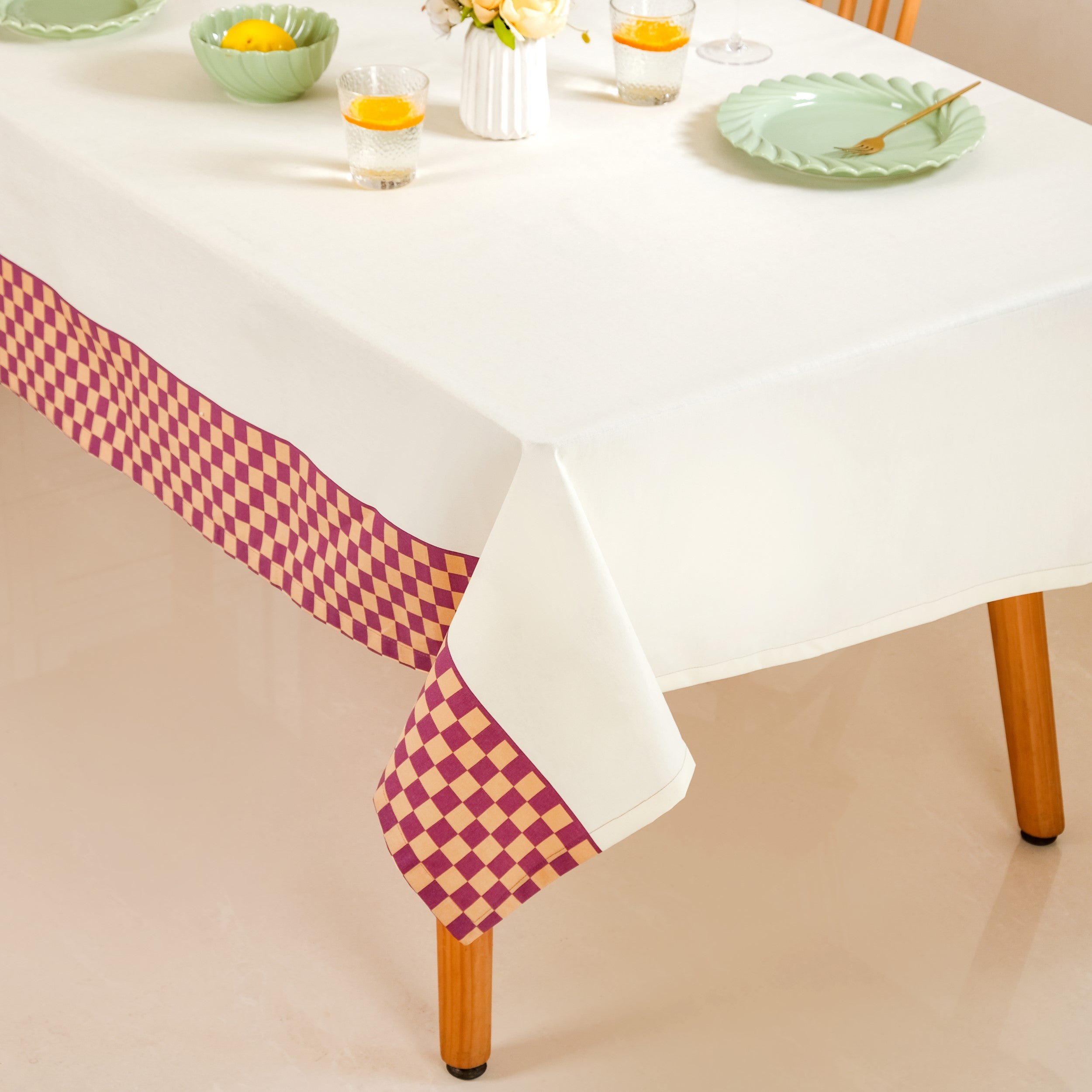 Checkered Border 6 Seater Table Cloth 203x152cm