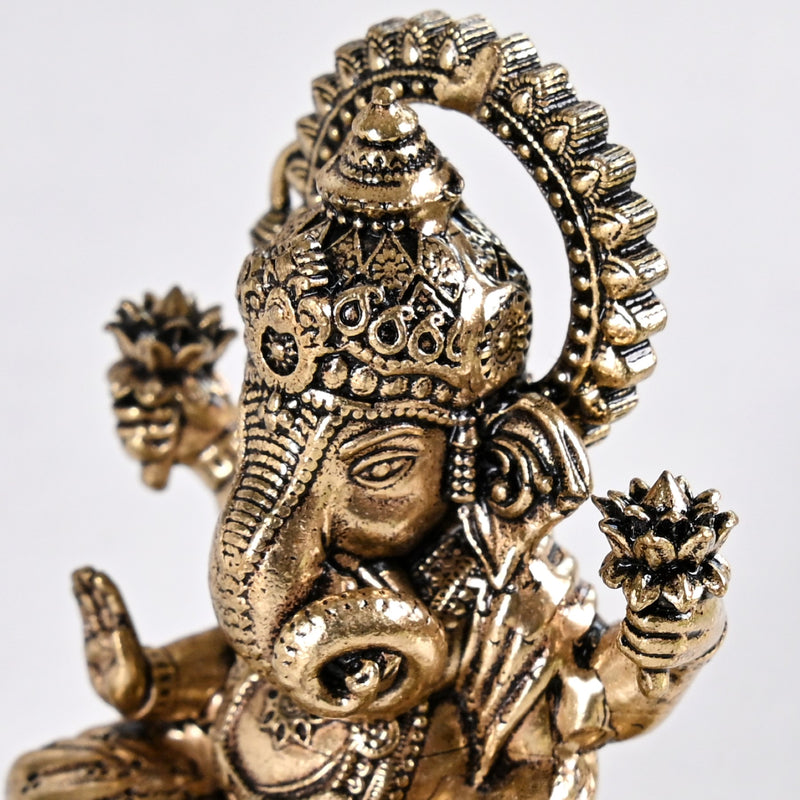 Pure Brass Vighnaharta Ganpati Idol With Gift Box 5cm