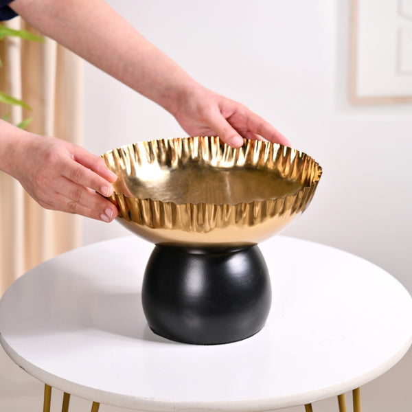 Luxe Round Decorative Bowl With Pedestal