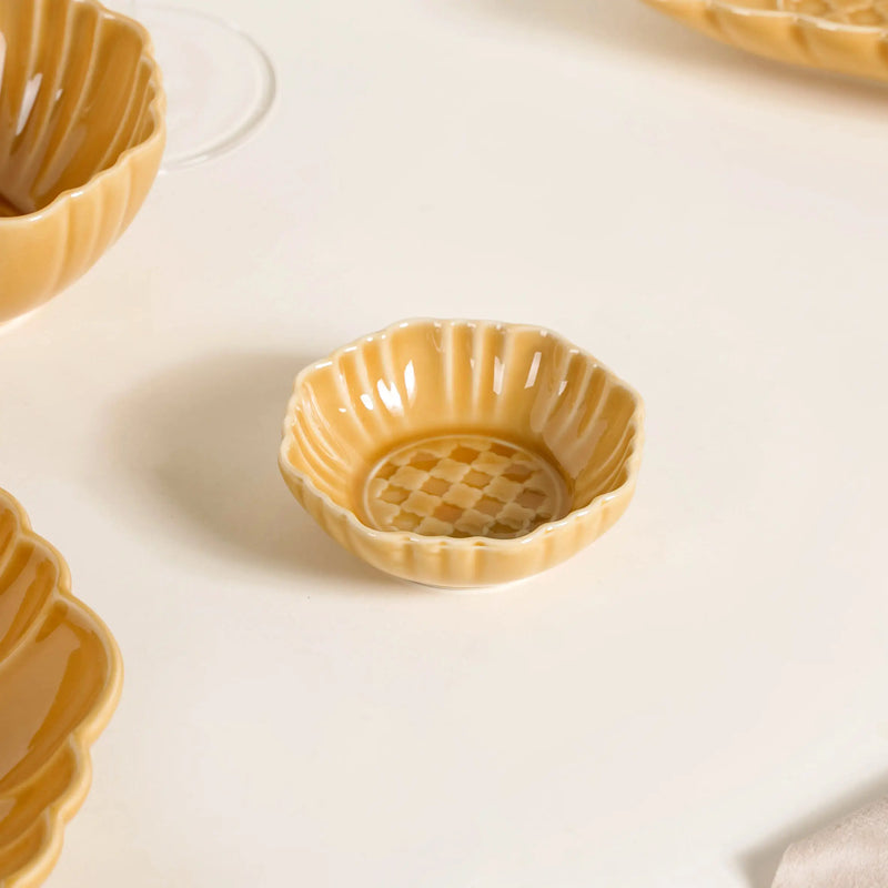 Hand-Glazed Luxurious 28-Piece Dinner Set For 6 Yellow