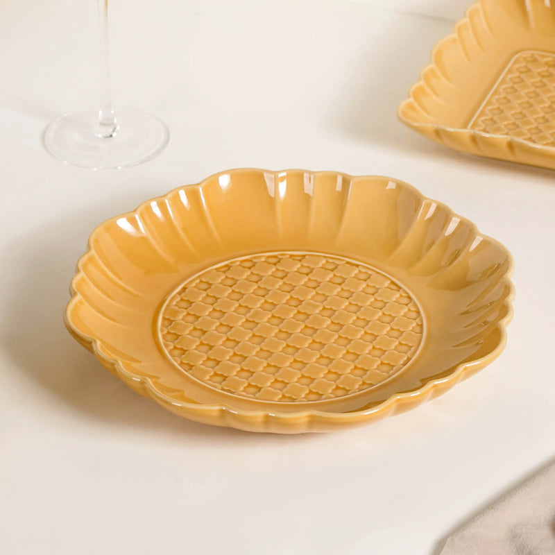 Hand-Glazed Luxurious 28-Piece Dinner Set For 6 Yellow