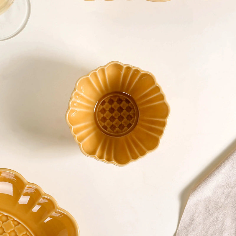 Hand-Glazed Luxurious 28-Piece Dinner Set For 6 Yellow