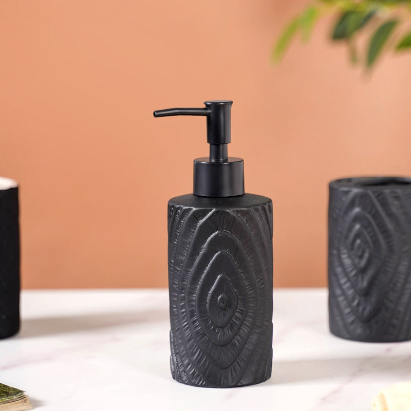 Matte Tree Ring Design Bath Set Of 3 Black