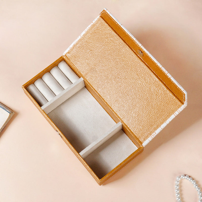 Eco Friendly Quadrata Pattern Sectioned Trinket Case