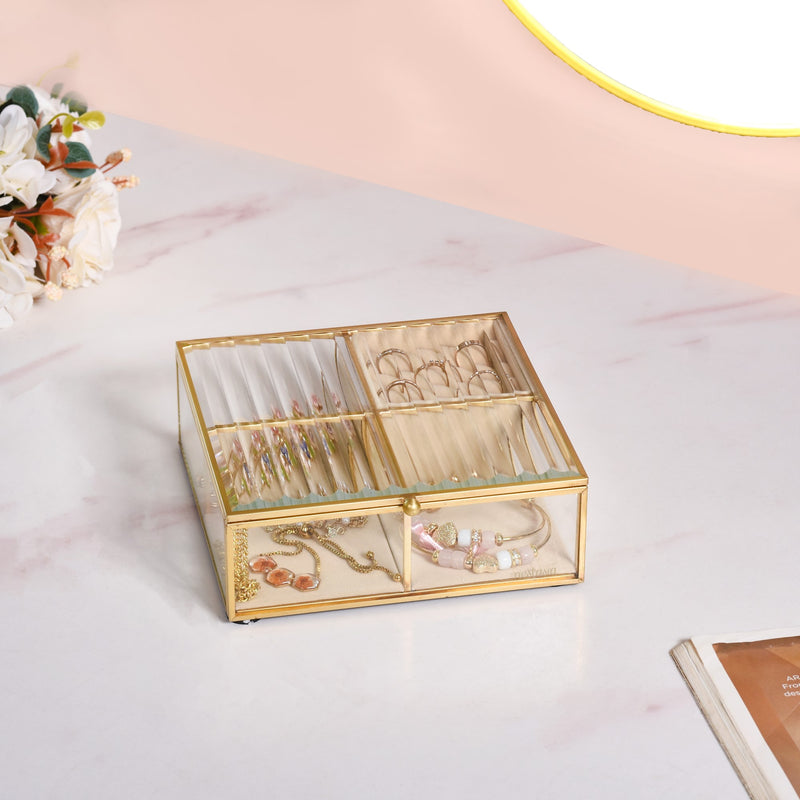 Fluted Lid Multicompartment Vanity Box