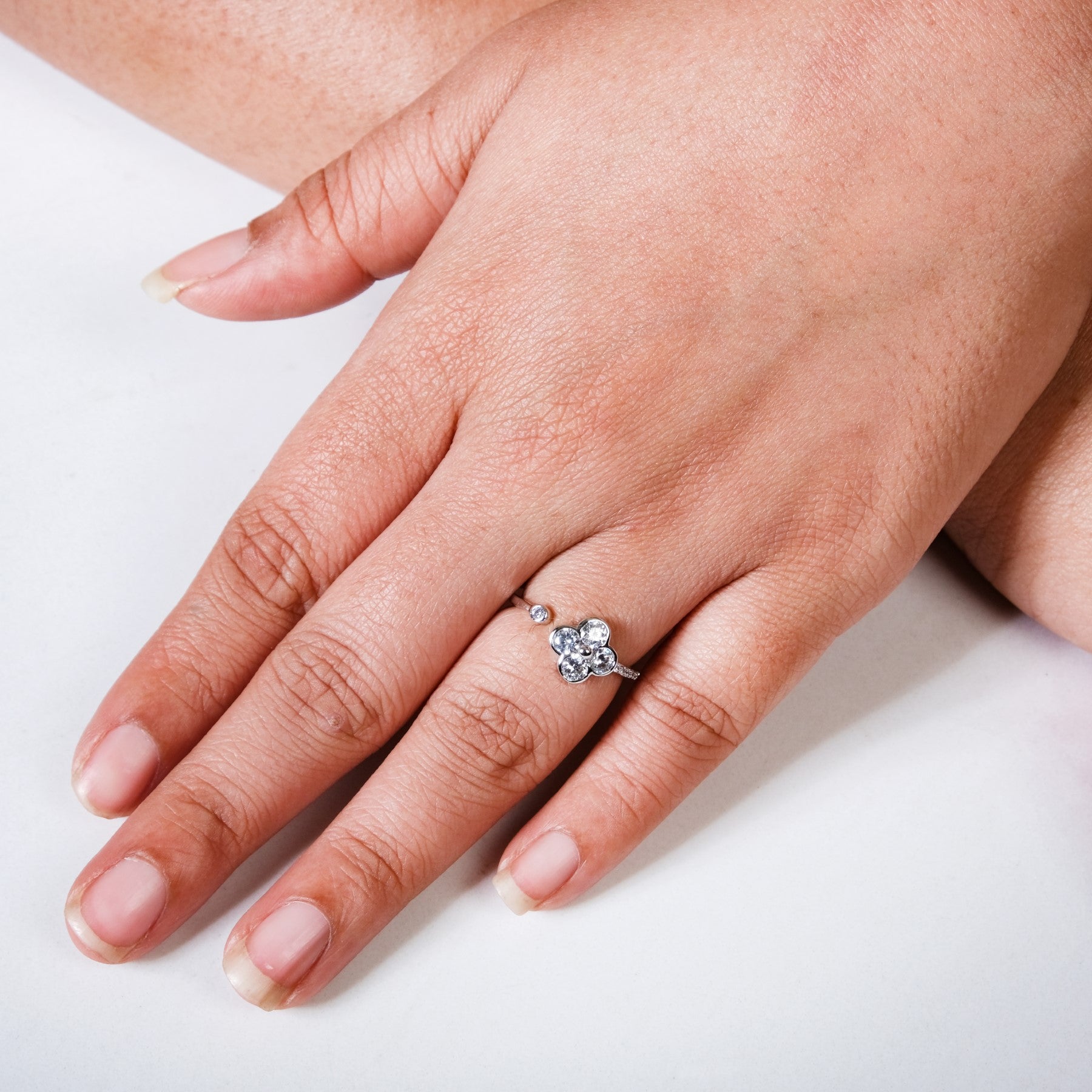 Ring Online - Premium Lucky Four Leaf Clover Ring | Nestasia