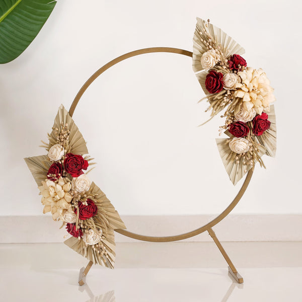 Golden Round Metal Backdrop Stand With Rose Decorations