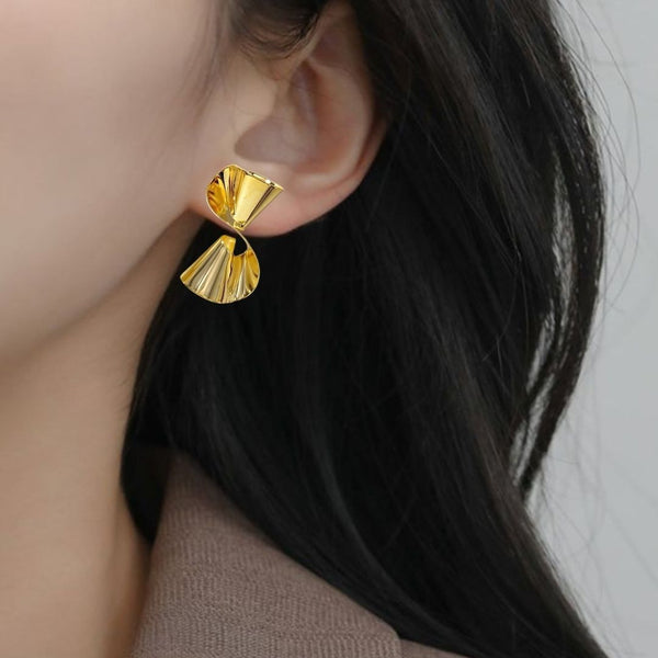 Hourglass Twist Earrings Gold