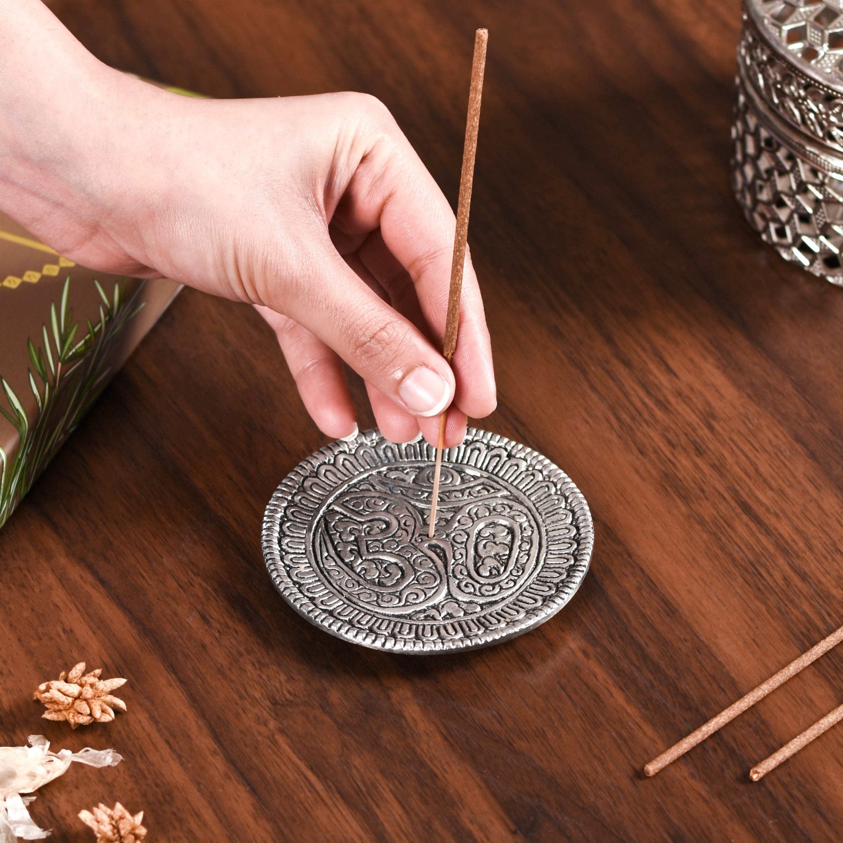 Om Incense Holder With Vanilla Incense Sticks Online - Premium