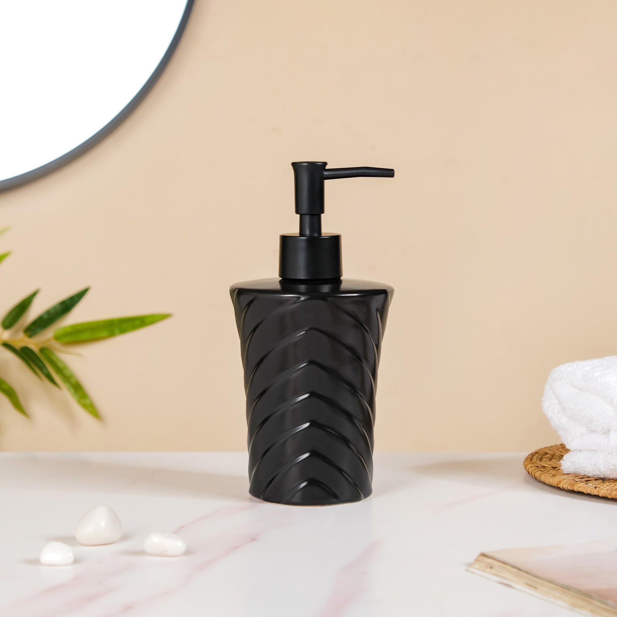 Geometric Design Liquid Dispenser Black 300ml - Main Image