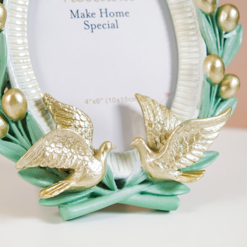 Laurel Branches Round Photo Frame