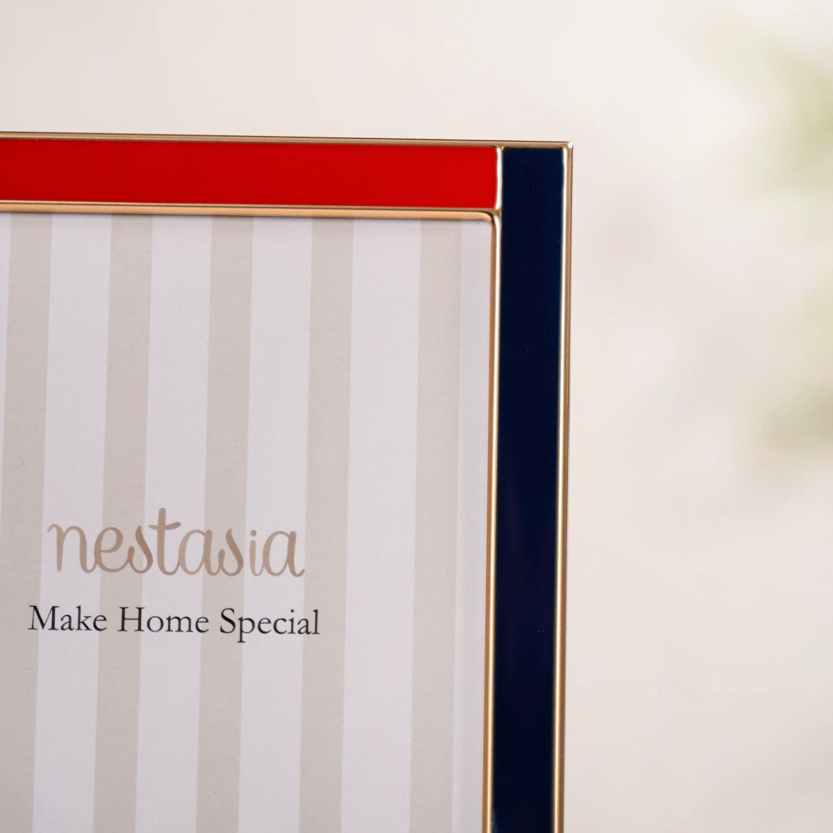 Dual Toned Photo Frame With Gold Rim 7.5