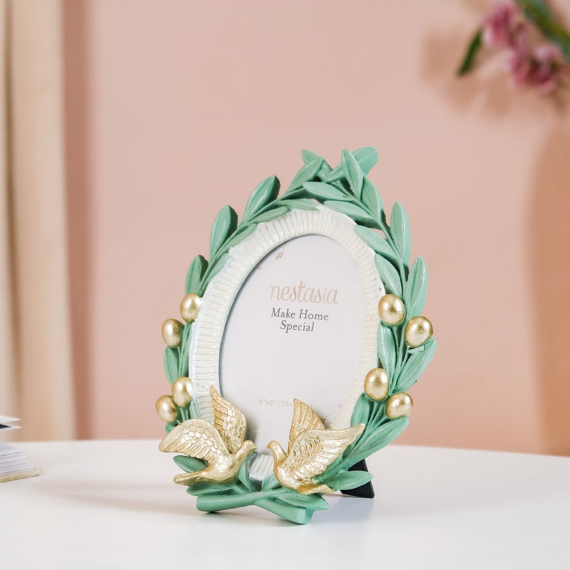 Laurel Branches Round Photo Frame