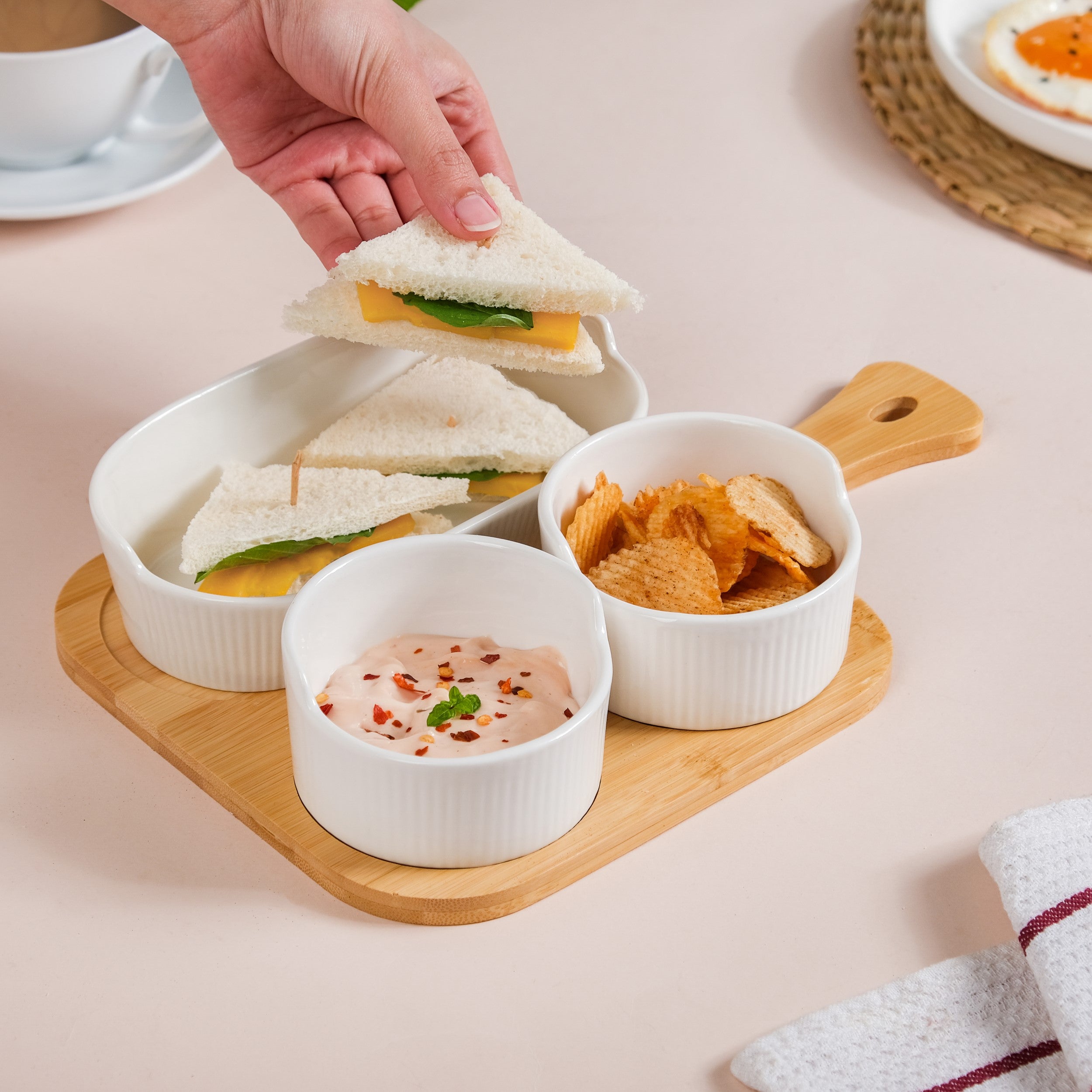 Set Of 3 Ceramic Bowls And Oval Plate With Tray Online - Premium