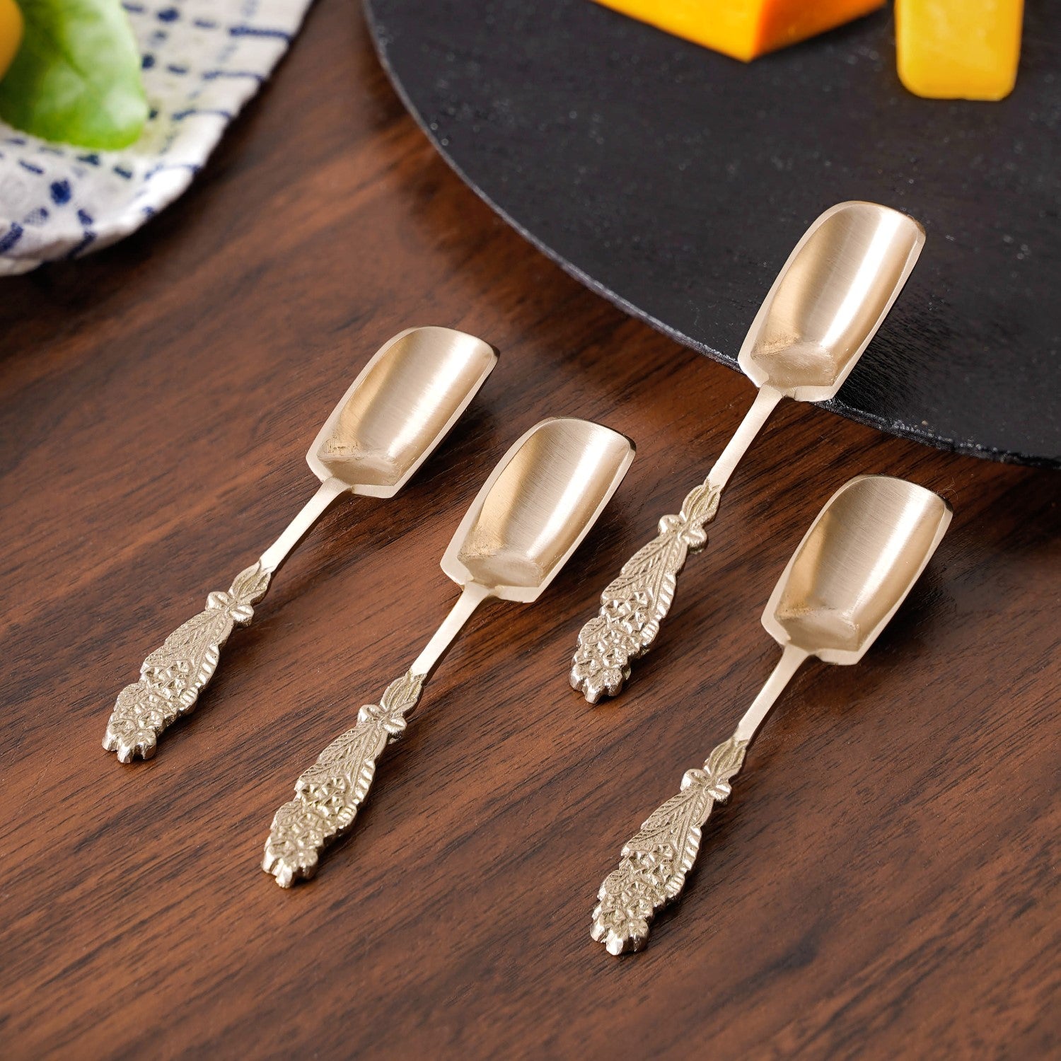 Set Of 4 Embossed Leaf Design Dessert Spoons Online - Premium Cutlery ...