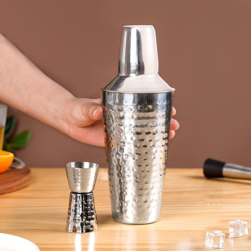 Sleek Modern Cocktail Shaker And Peg Measurer Set