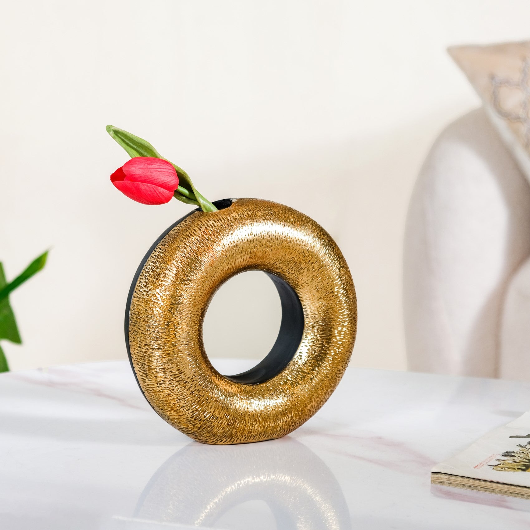 Gold Donut Showpiece Vase