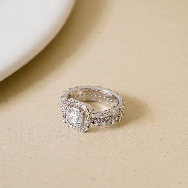 Luxe Solitaire Shimmery Ring