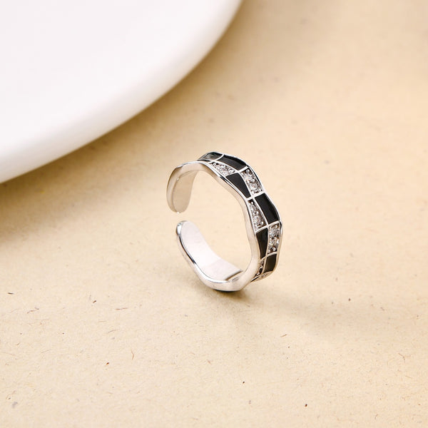 Silver Checkered Glamour Wavy Ring