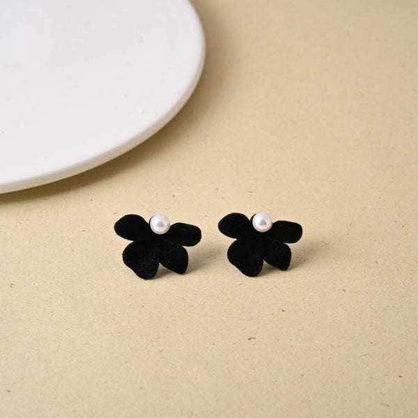 Soft Velvet Blossom Studs Black