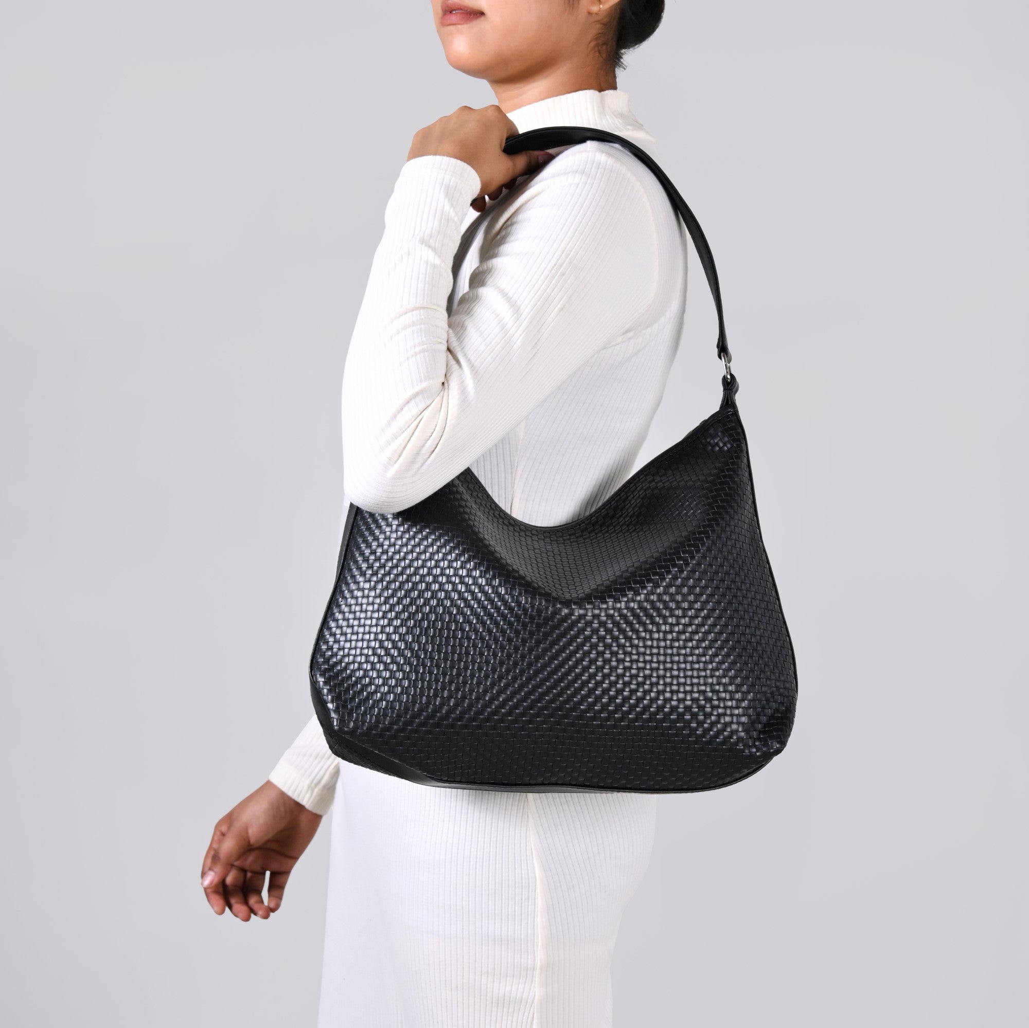 Black Soi Trendy Hobo Handbag Online - Premium Shoulder Bag | Nestasia