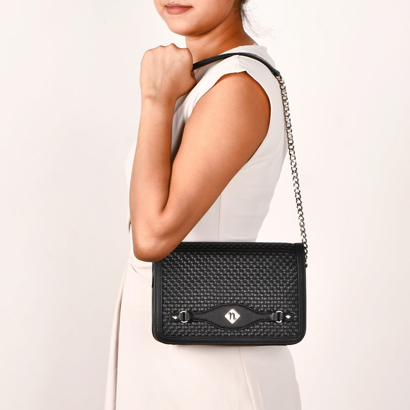 Soi Tresse Menue Sling Bag Black