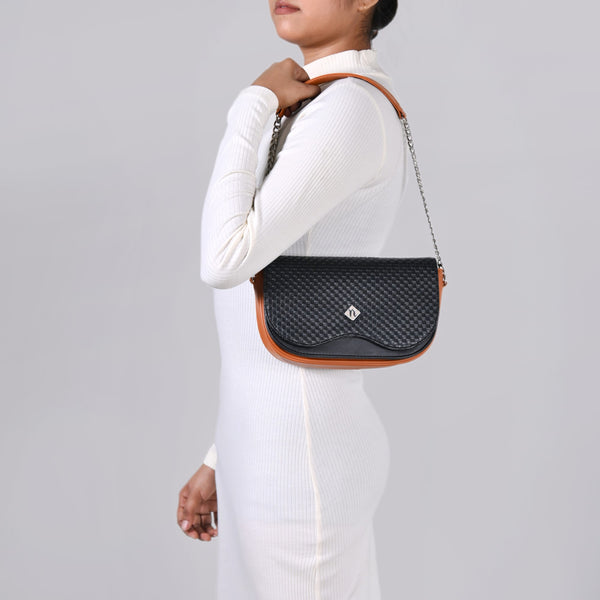 Soi Tresse Saddle Shoulder Bag