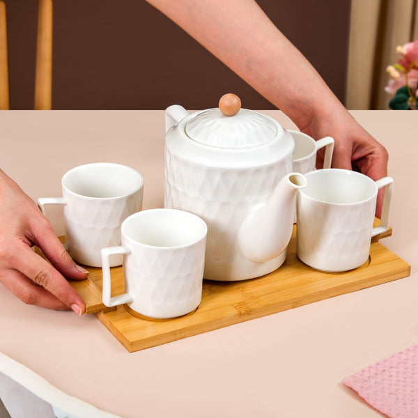 Set Of 4 Chic Teacups With Tea Kettle And Serving Tray