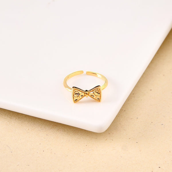 Twinkling Bow Gold Ring