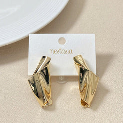 Twisted Form Drop Earrings Gold