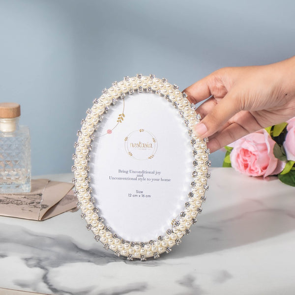 Circle of Pearl Photo Frame