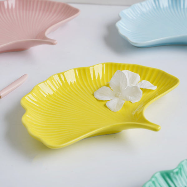 Petal Plate Small - Serving plate, snack plate, dessert plate | Plates for dining & home decor