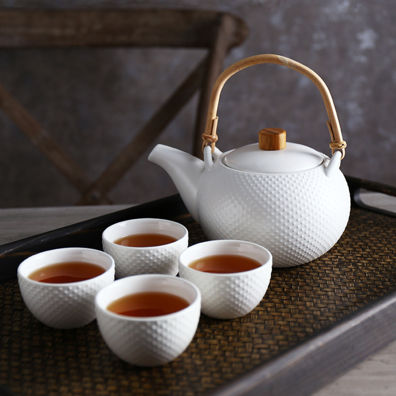 MAGNIFIQUE textured tea pot - white - Teapot, kettle, tea kettle | Teapot for Dining table & Home decor