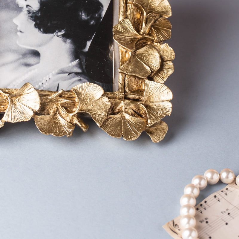 MAGNIFIQUE Leaf Photo Frame - Gold (S) - Picture frames and photo frames online | Home decoration items