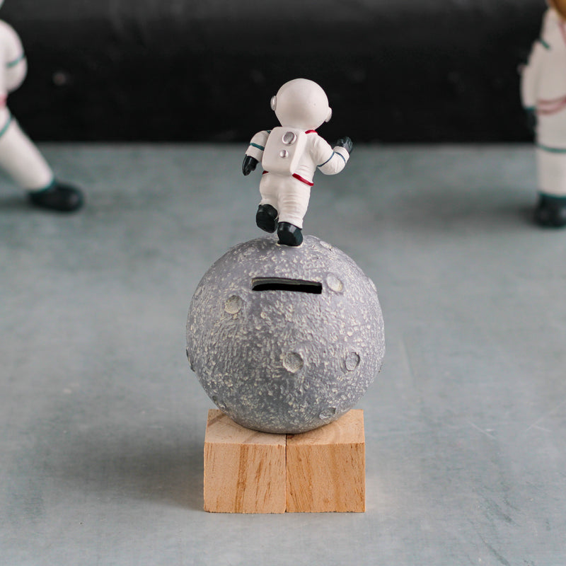 Astronaut Piggy Bank - Piggy bank for adults and money box | Home and room decor items