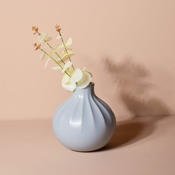 Modern Ribbed Vase Online - Premium Vase | Nestasia